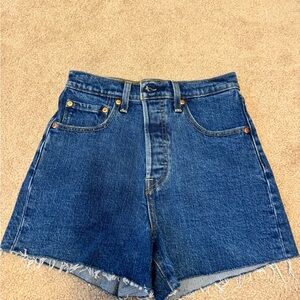 Levi’s Ribcage denim shorts in size 25